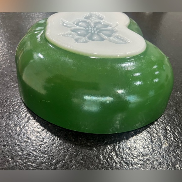 Vintage Hazel Green Milk Glass Apple Shaped Serving Bowl Floral Bottom 10" 🍏 - Picture 3 of 6